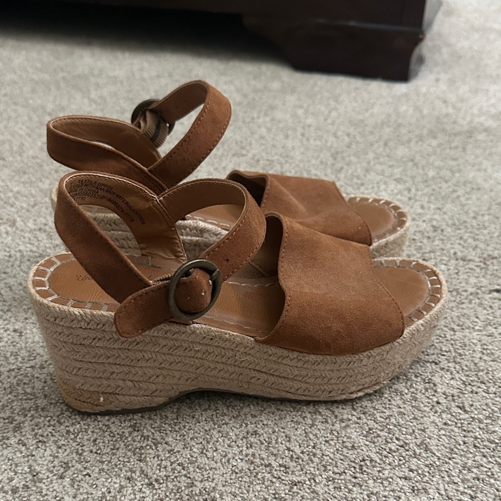 Universal Thread Tan Espadrille Wedges